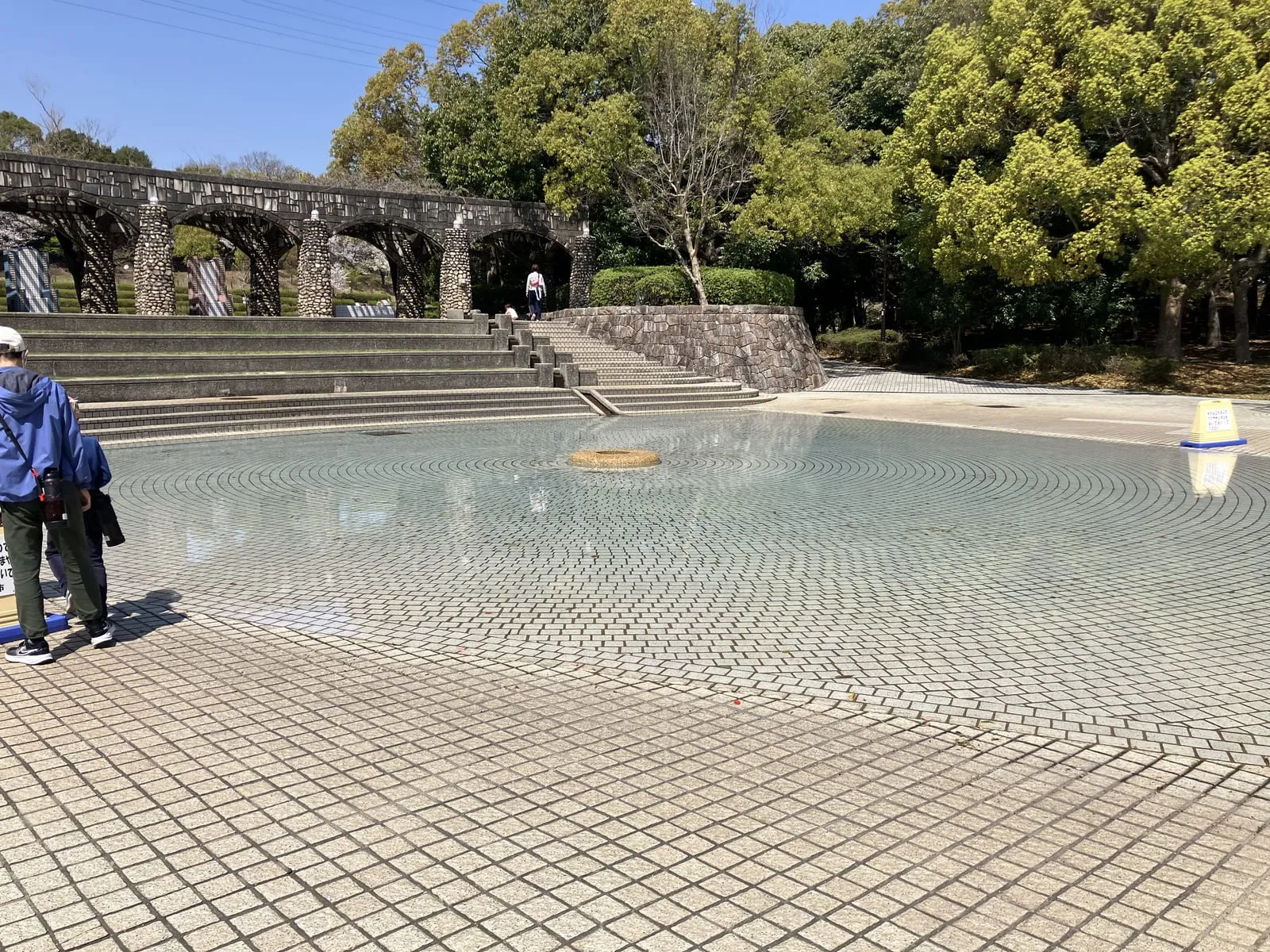 水がきれいで浅いじゃぶじゃぶ池