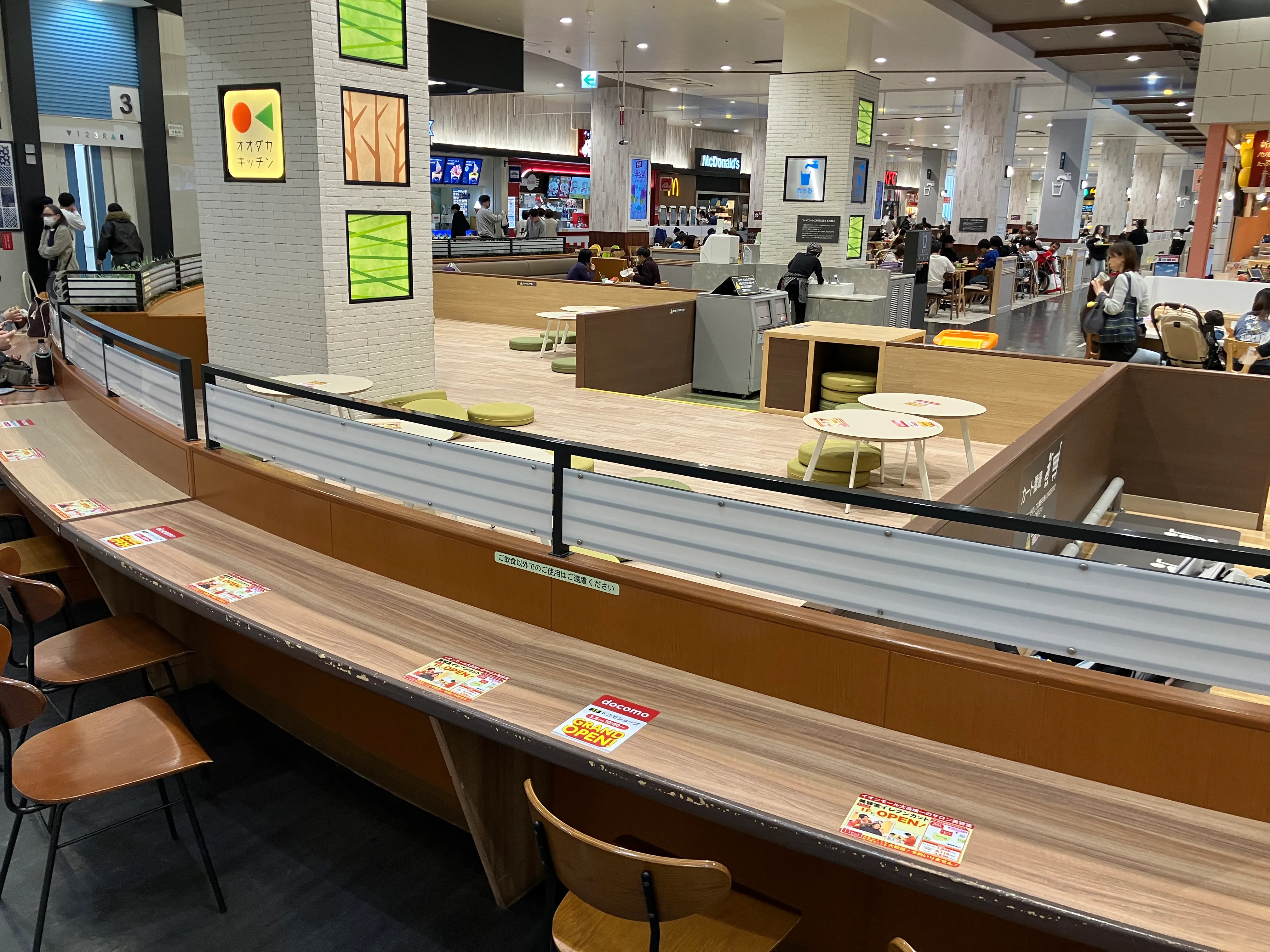 イオンモール大高のフードコート