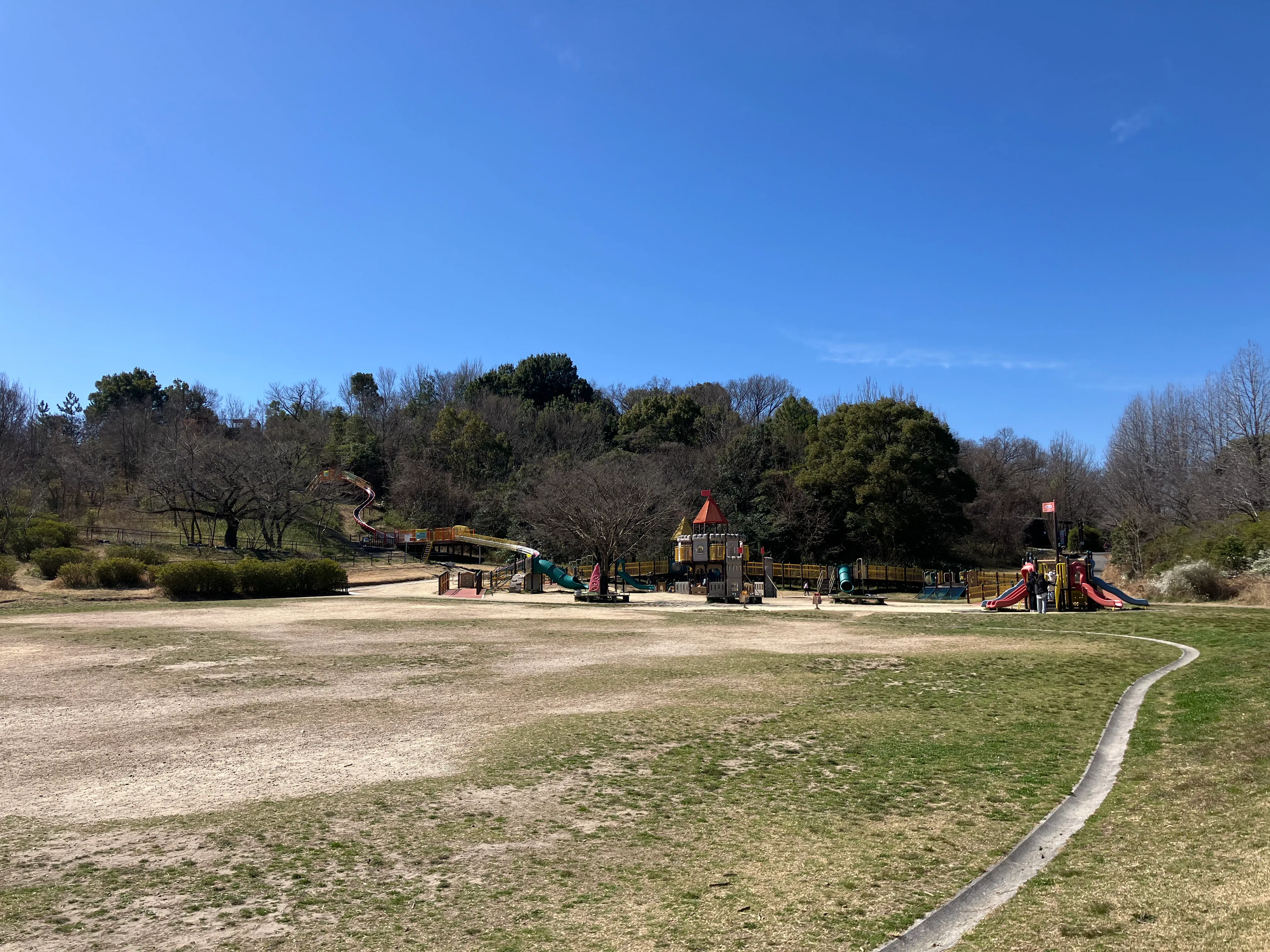 大高緑地メルヘン広場の全景