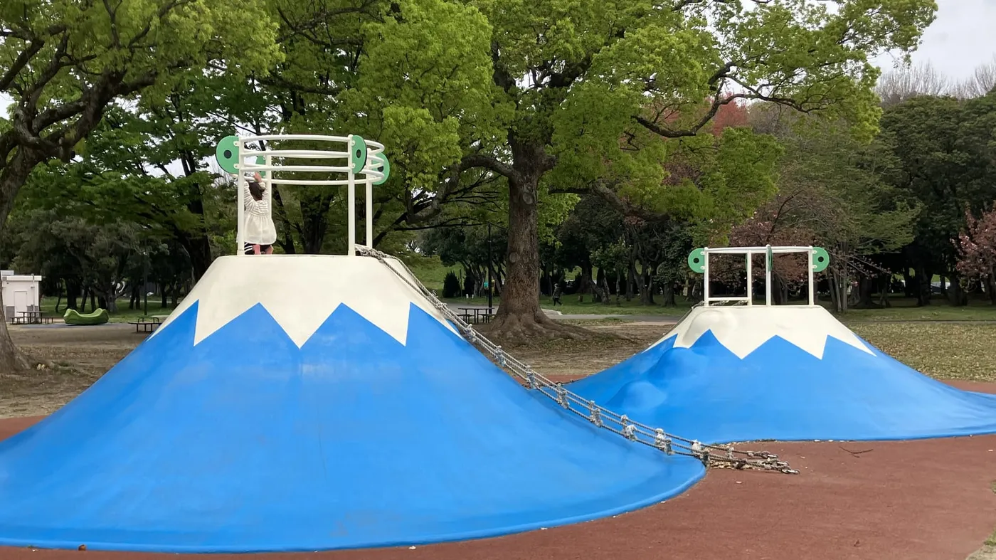 【名古屋】庄内緑地 完全ガイド｜大噴水の水遊び・富士山すべり台・広大な芝生でピクニック