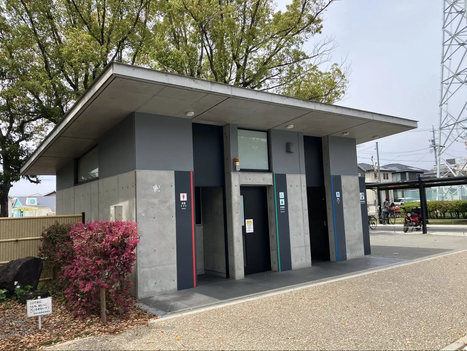リニューアルされたきれいなトイレ棟
