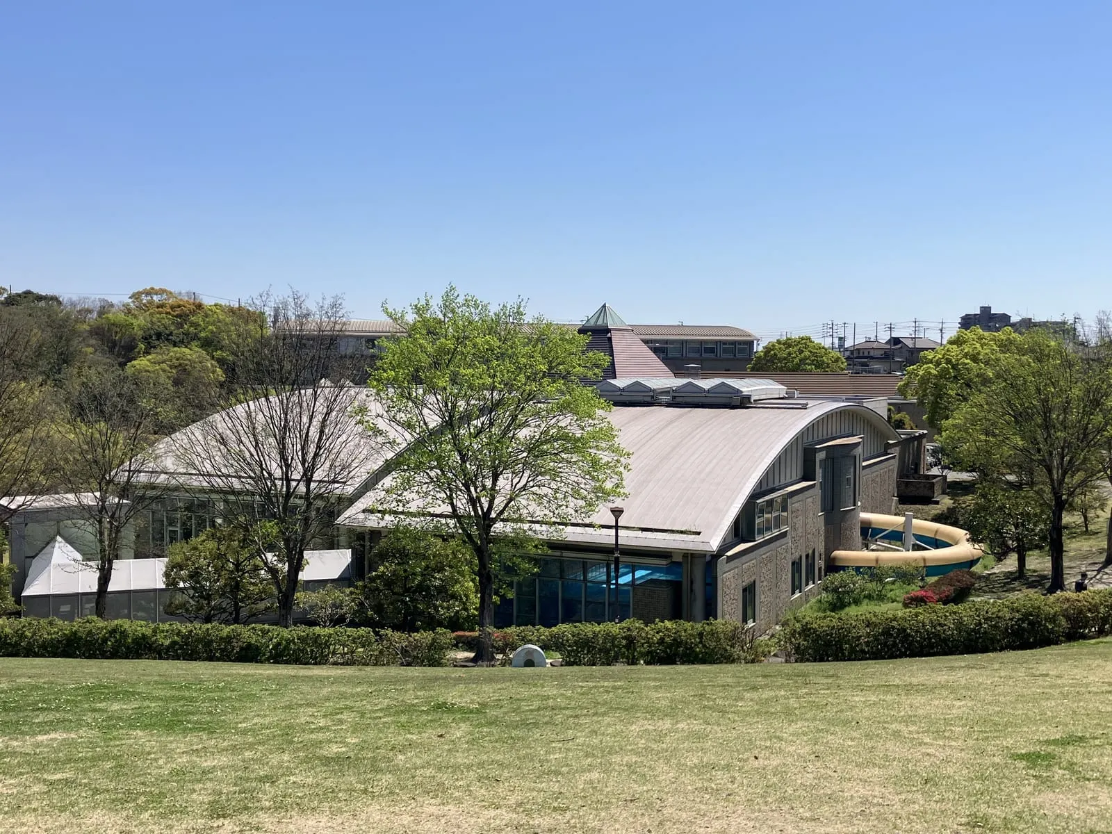 健康ふれあい交流館（温水プール・レストラン）の外観
