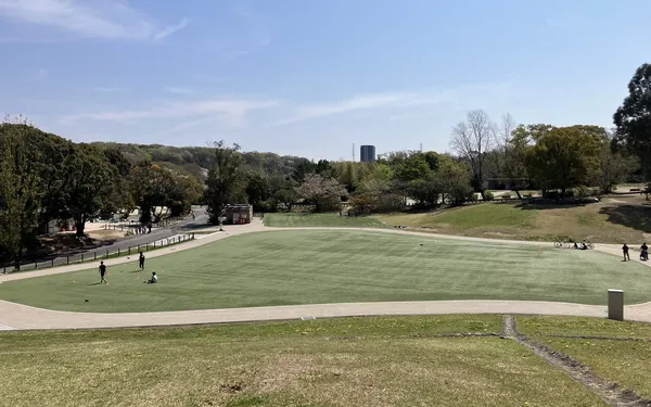 【年齢別】公園で子どもが夢中になる外遊びおもちゃ｜定番から知育まで